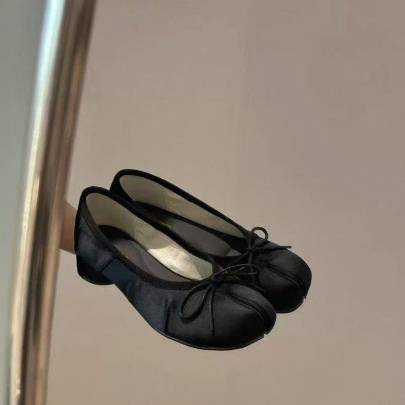 Embroidery Flat Shoes - 스윗보우 여성용 2026년 봄 신상 슬립온